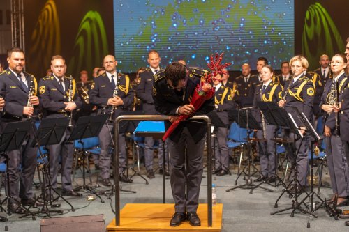 2024 DECEMBER - 20 DOBRODELNI KONCERT POLICIJSKEGA ORKESTRA IN DUO MARAAYA