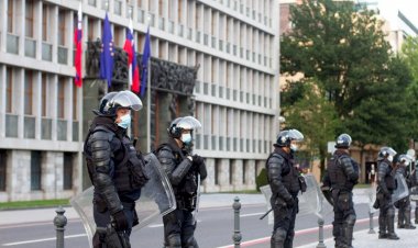 Uporaba prisilnih sredstev za pasivizacijo množic na sredinih protestih na podlagi ZNPPol – zahteva