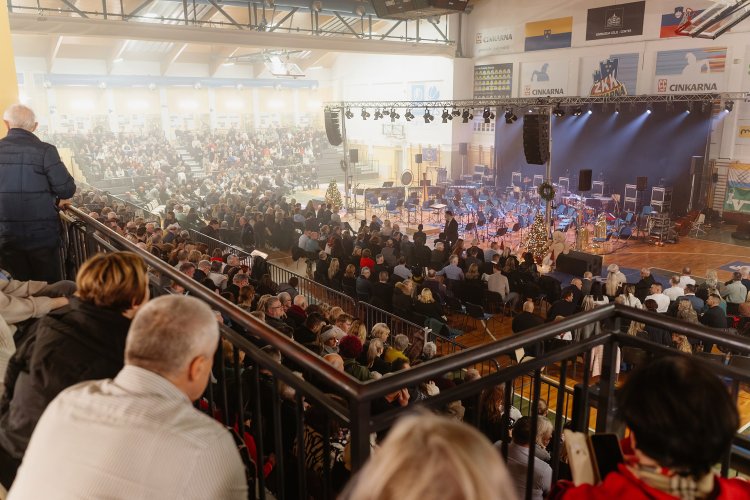 21. dobrodelni koncert Policijskega orkestra z gostjo Moniko Avsenik